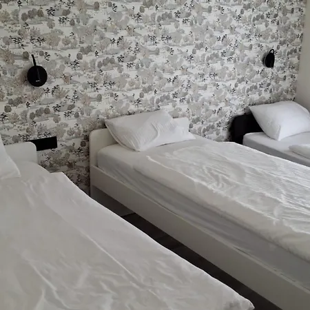 Center Location 2br Near Station! Apartman